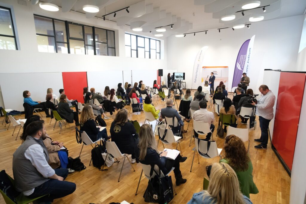 Fundația Comunitară Prahova lansează a patra ediție a „Fondului Prahova pentru Educație” cu sprijinul OMV Petrom